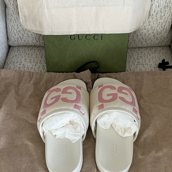 Pre-Fall 2023 Collection Gucci GG Demetra slide. Size 7. Gucci Box and Bag - Picture 3 of 7